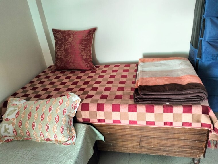 Bedroom, laxmi nagar 2 Bedroom 599 Sq.Ft. Builder Floor In Laxmi Nagar Delhi 9093913