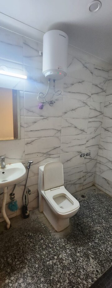Bathroom in 1 RK Builder Floor at Ansal Royale Casa, Sector 55 – for Rent