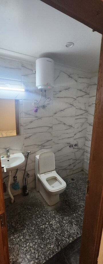 Bathroom in 1 RK Builder Floor at Ansal Royale Casa, Sector 55 – for Rent