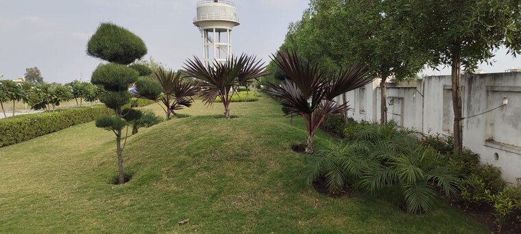 Garden, nipania  900 Sq.Yd. Plot In Nipania Indore 9093973