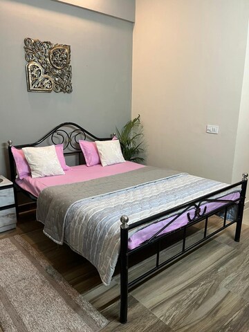 Bedroom in 1 BHK Apartment at Paramount Golfforeste, Zeta I Greater Noida – for Rent