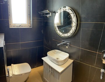 Bathroom in 4 BHK Apartment at Park View Apartments Gurgaon, Sector 56 – for Sale
