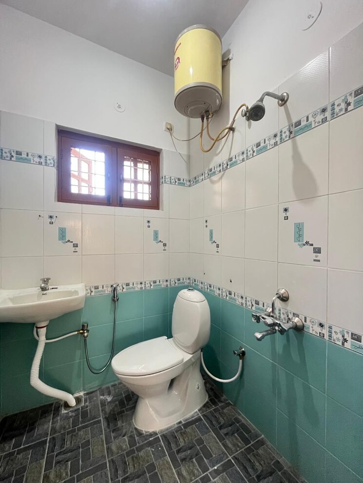 Bathroom, indiranagar 2 Bedroom 1050 Sq.Ft. Builder Floor In Indiranagar Bangalore 9093991