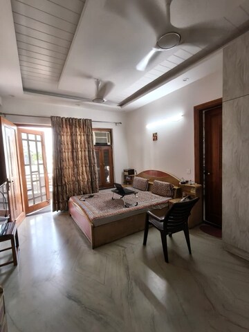 Living Room in 2 BHK Builder Floor at Sector 5 – for Rent