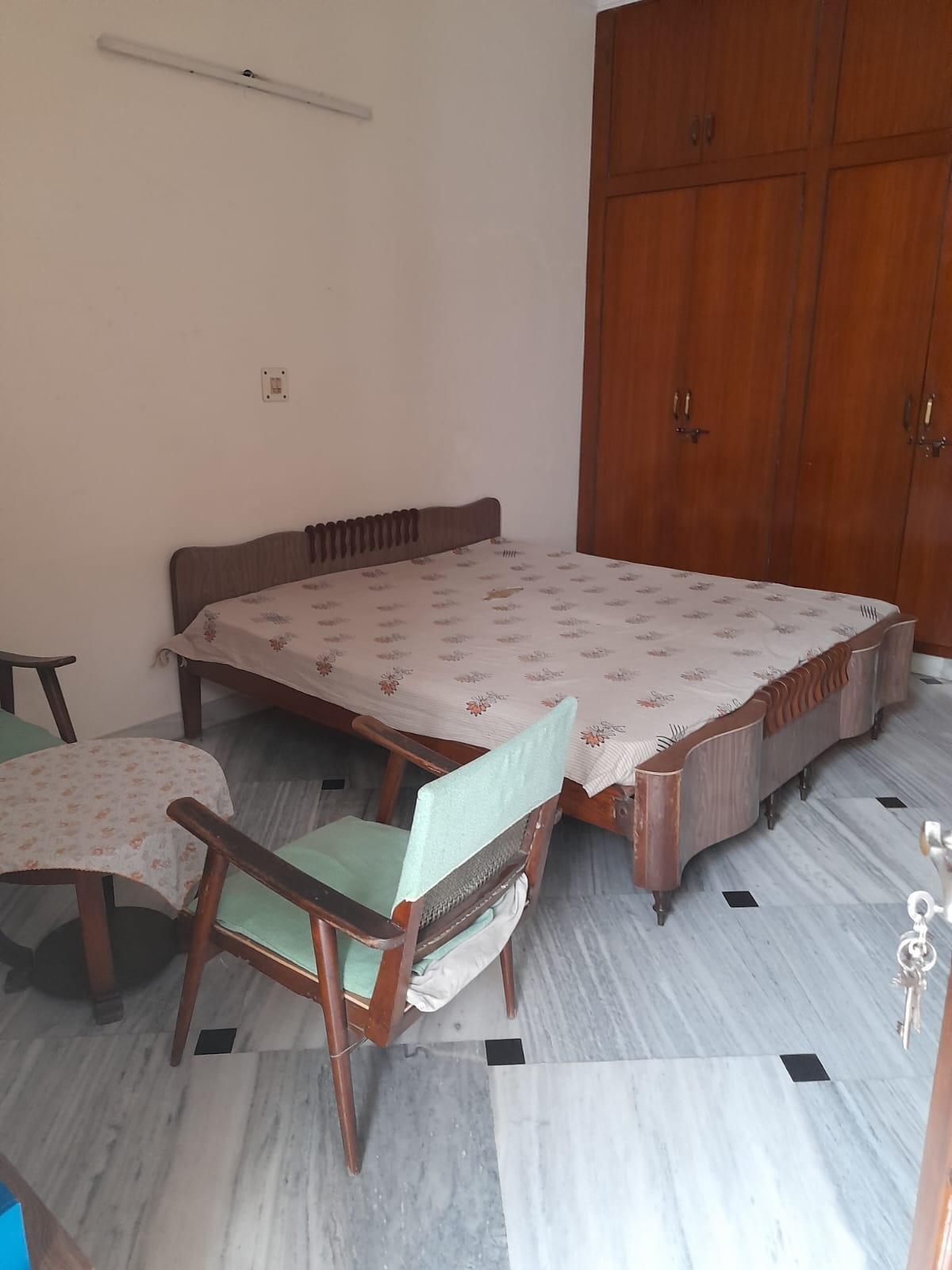 1 BHK + Study Room 450 Sq.Ft. Independent House in RWA Apartments Sector 27