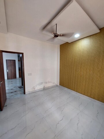 Room in 4 BHK Independent House at Meerut Cantt – for Sale
