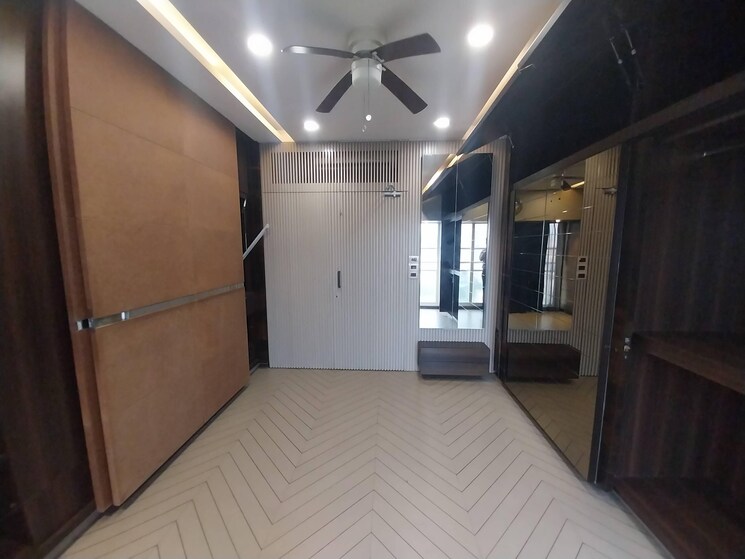 Room, dadar west 3 Bedroom 1650 Sq.Ft. Apartment In Dadar West Mumbai 9094008