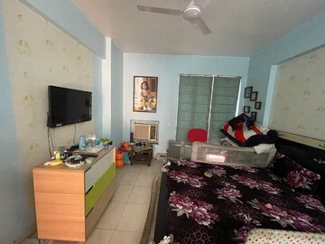 Bedroom in 2 BHK Apartment at Unitech The Residences Sector 33, Sector 33 – for Rent