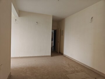 Room in 2 BHK Apartment at Suncity Avenue 102, Sector 102 – for Sale