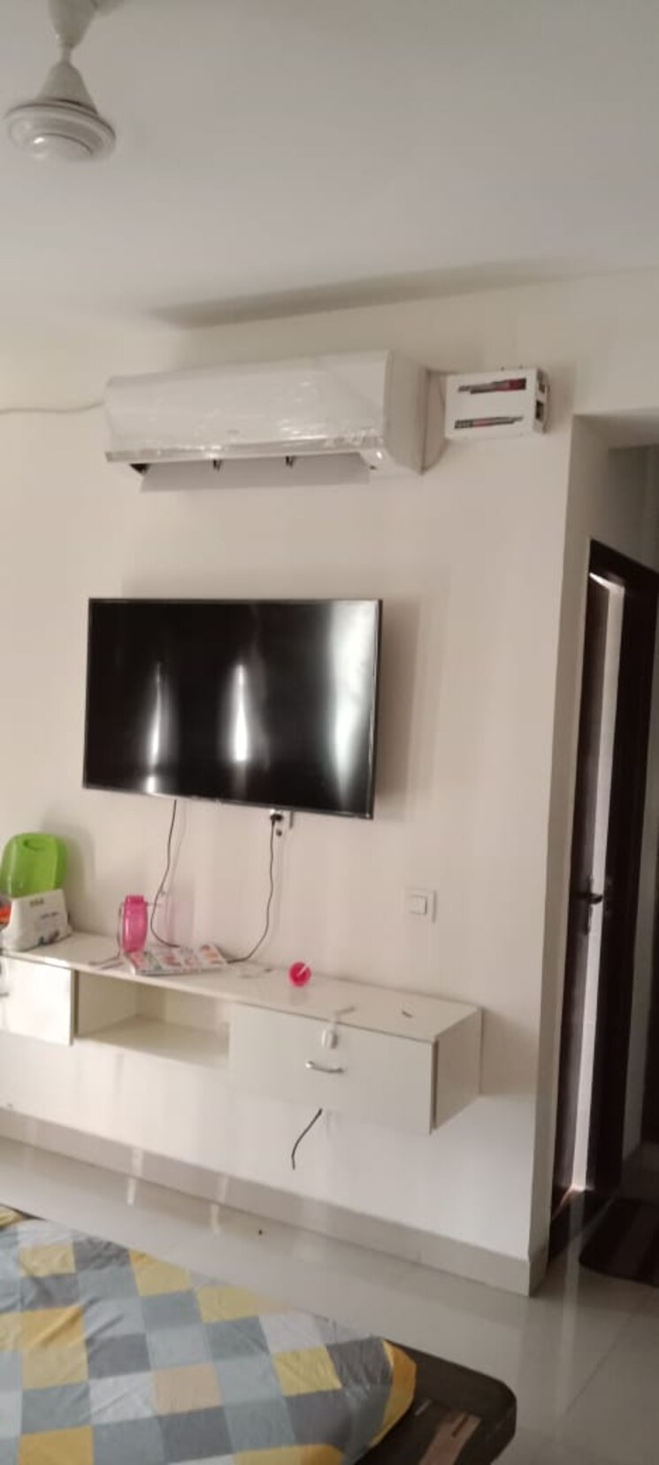 Room, unitech-the-residences-sector-33 3 Bedroom 1545 Sq.Ft. Apartment In Sector 33 Gurgaon 9094072