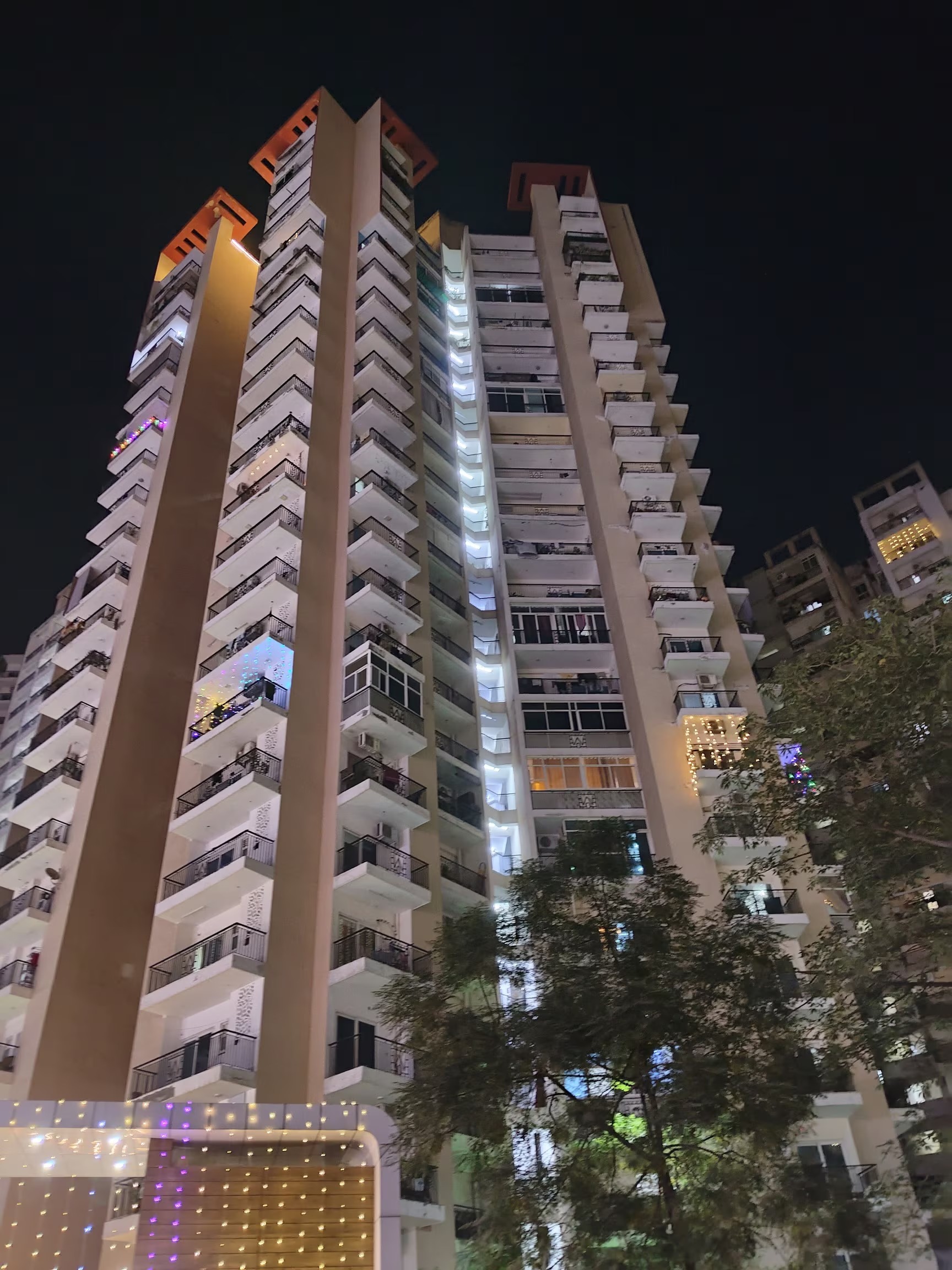 3 BHK + Servant Room 1865 Sq.Ft. Apartment in Town Park White Orchid