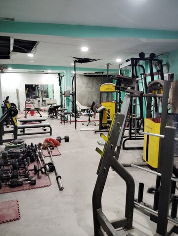 Gym in  Showroom at Morabadi – for Rent