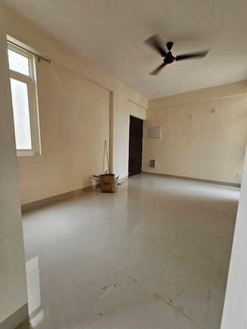 Room in 2 BHK Builder Floor at Wave Dream Homes, Wave City – for Rent