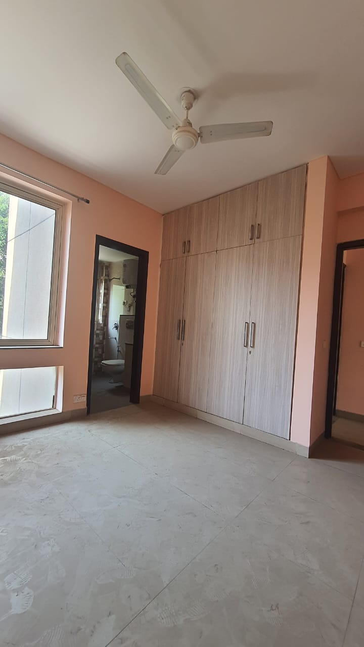 2 BHK + Study Room Builder Floor For Rent in Unitech Woodstock Floors
