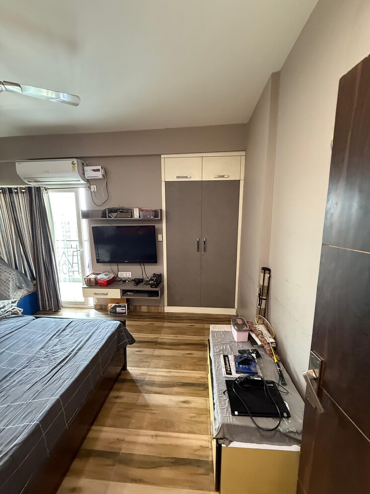 Master Bedroom, town-park-white-orchid 3 Bedroom 1865 Sq.Ft. Apartment In Sector 16c Greater Noida Greater Noida 9089900