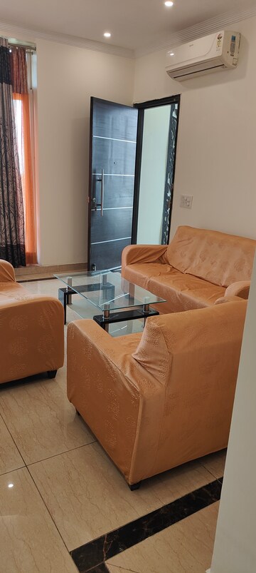 Living Room in 3 BHK Builder Floor at Sector 67 – for Rent