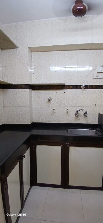 Furnished Amenities in 1.5 BHK Apartment at Andheri West – for Rent