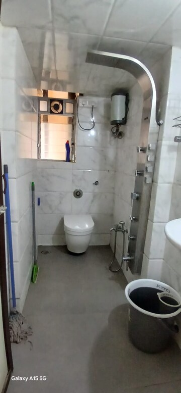 Bathroom in 1.5 BHK Apartment at Andheri West – for Rent