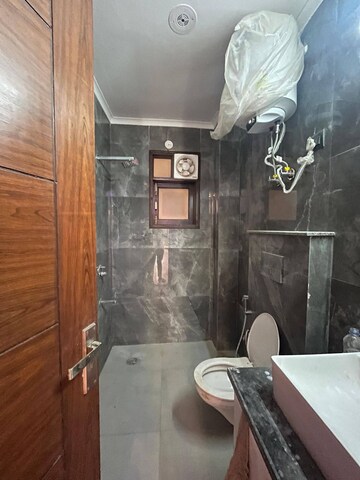 Furnished Amenities in 3 BHK Builder Floor at Freedom Fighters Enclave – for Rent