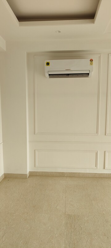 Room in 4 BHK Apartment at Ansal API Esencia, Sector 67 – for Rent