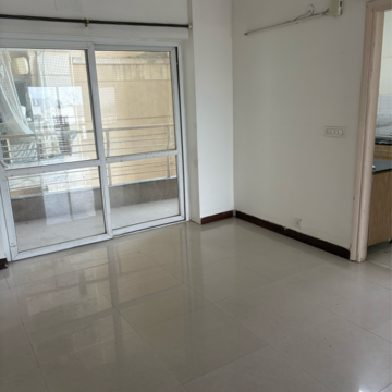 Room in 3 BHK Apartment at BPTP The Resort, Mortzapur – for Rent