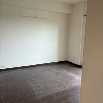 Room in 3 BHK Apartment at BPTP The Resort, Mortzapur – for Rent