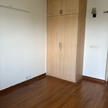 Room in 3 BHK Apartment at BPTP The Resort, Mortzapur – for Rent