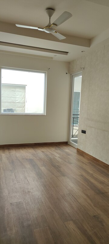 Room in 4 BHK Apartment at Ansal API Versalia, Sector 67a – for Sale