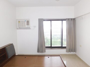 Bedroom in 2 BHK Apartment at Kalpataru Estate Mumbai, Jogeshwari East – for Rent