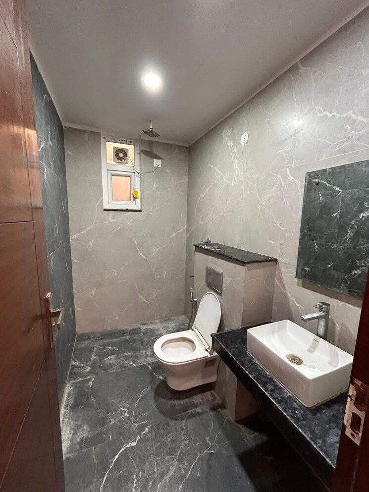 Attached Bathroom, freedom fighters enclave 1 Bedroom 500 Sq.Ft. Builder Floor In Freedom Fighters Enclave Delhi 9094241