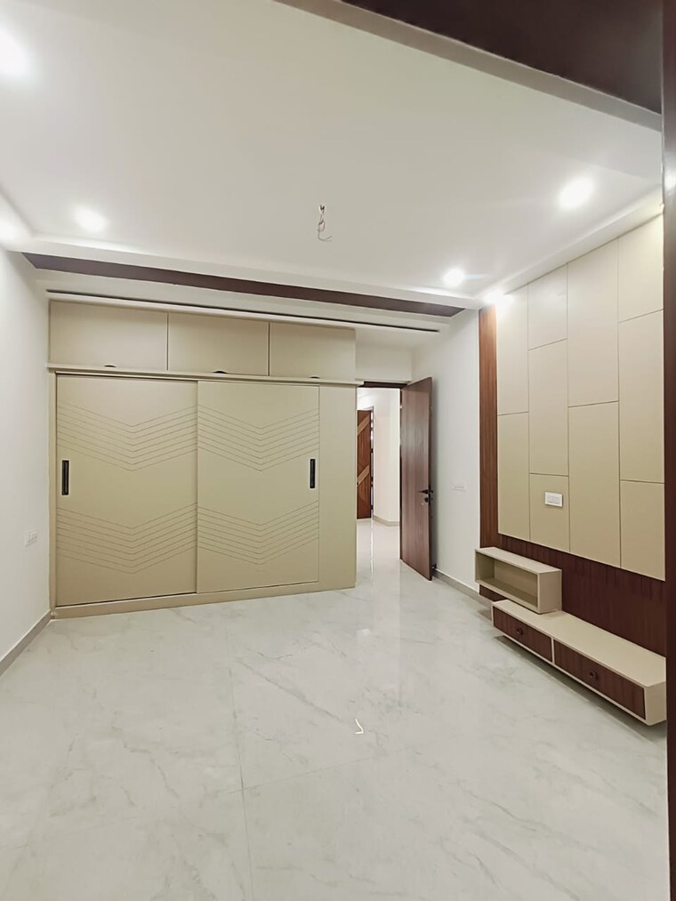 Room, sector 125 4 Bedroom 165 Sq.Yd. Independent House In Sector 125 Mohali 9094237