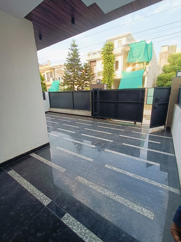  Parking, sector 125 4 Bedroom 165 Sq.Yd. Independent House In Sector 125 Mohali 9094237