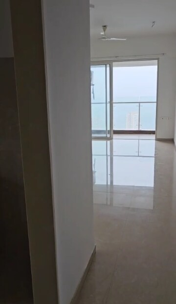 Room in 2 BHK Apartment at JP Decks, Goregaon East – for Rent