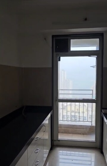 Room in 2 BHK Apartment at JP Decks, Goregaon East – for Rent