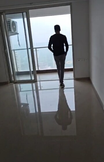 Room in 2 BHK Apartment at JP Decks, Goregaon East – for Rent