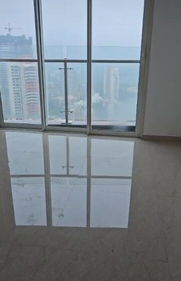 Room in 2 BHK Apartment at JP Decks, Goregaon East – for Rent