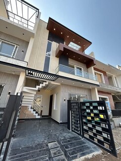 3 BHK + Servant Room,Study Room,Extra Room Independent House For Sale in Styler Villa 
