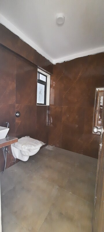 Attached Bathroom in 4 BHK Apartment at Andheri West – for Sale