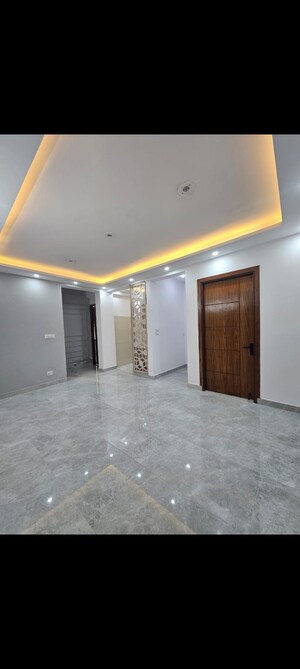 Room in 3 BHK Builder Floor at Saket – for Sale