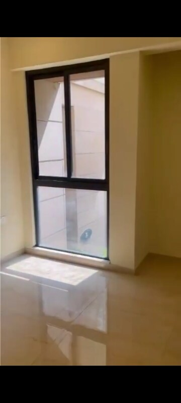 Room in 2 BHK Apartment at Lodha Sterling Tower K, Kolshet Road – for Rent