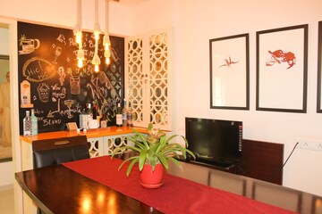 Living Room in 3 BHK Apartment at Sea Garden View, Santacruz West – for Sale