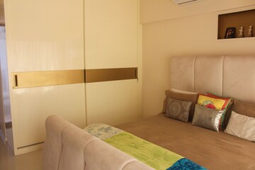 Bedroom in 3 BHK Apartment at Sea Garden View, Santacruz West – for Sale