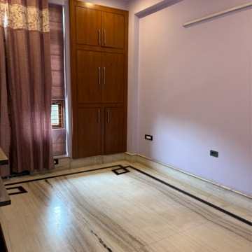 Bedroom in 3 BHK Builder Floor at Sector 85 – for Rent