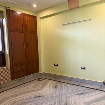 Bedroom in 3 BHK Builder Floor at Sector 85 – for Rent