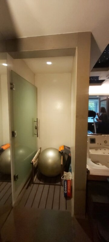 Bathroom in 1 BHK Builder Floor at Vasundhara Sector 4 – for Rent