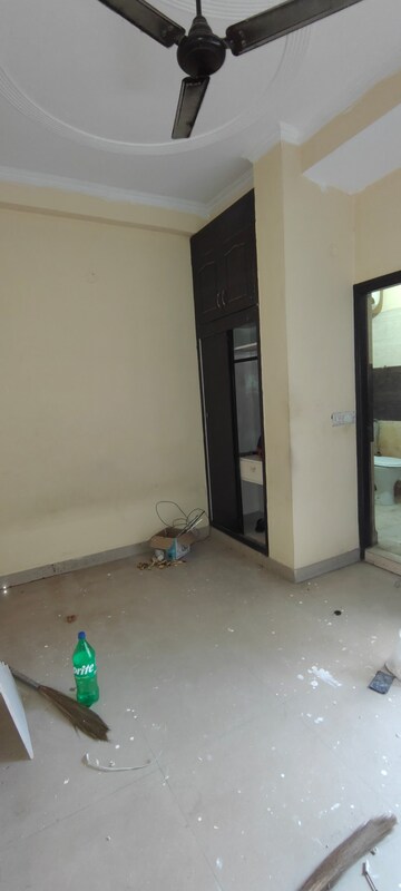 Room in 2 BHK Builder Floor at Vaishali Media Apartment, Vaishali Sector 5 – for Rent
