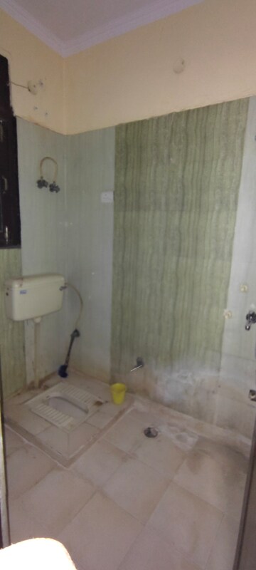 Bathroom in 2 BHK Builder Floor at Vaishali Media Apartment, Vaishali Sector 5 – for Rent