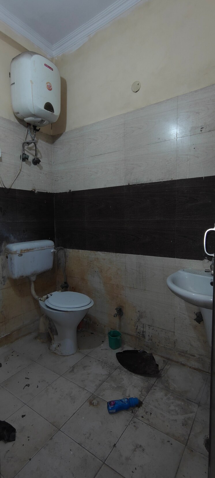 Bathroom, vaishali-media-apartment 2 Bedroom 850 Sq.Ft. Builder Floor In Vaishali Sector 5 Ghaziabad 9094340