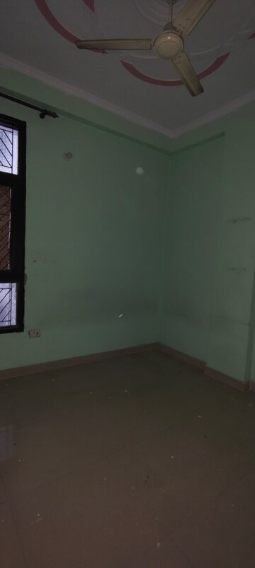 Room in 2 BHK Builder Floor at Vaishali Media Apartment, Vaishali Sector 5 – for Rent