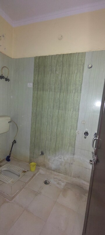 Bathroom in 2 BHK Builder Floor at Vaishali Media Apartment, Vaishali Sector 5 – for Rent
